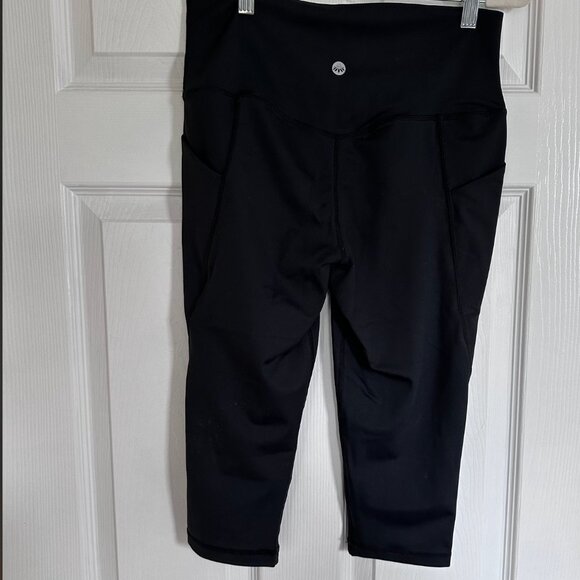 Senita Lux Pace Capri (19" inseam) in black with pockets! - Picture 2 of 4